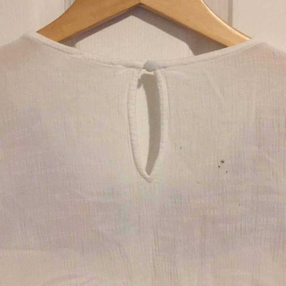 🌸 🌿 Embroidered Top - Picture 2 of 2